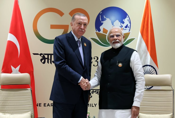 Erdoğan, Hindistan Başbakanı Modi İle Görüştü