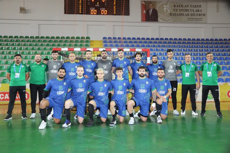 hentbol-erkekler-super-ligin-3-haftasinda-rize-belediyespor-bahcelievler-belediyesporu-32-23-maglup-ederek-ilk-kez-yer-aldigi-super-ligdeki-ilk-galibiyetini-aldi-2.jpg