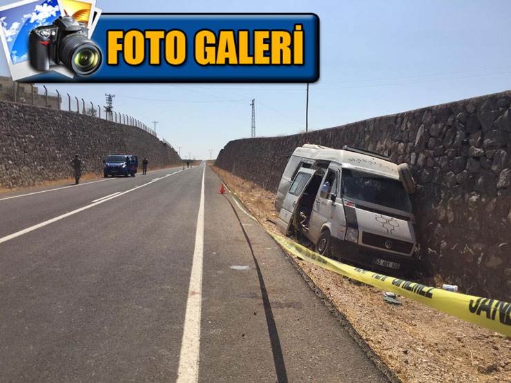 sanliurfanin-suruc-ilcesinde-tarim-iscilerini-tasiyan-rize-plakali-minibus-lastigi-patlayinca-kontrolden-cikarak-duvara-carpti-kazada-3-kisi-hayatini-kaybetti-17-kisi-yaralandi.jpg