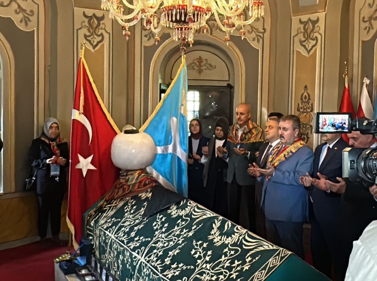 Tbmm Başkanı Kurtulmuş, Ertuğrul Gazi Türbesi’ni Ziyaret Etti