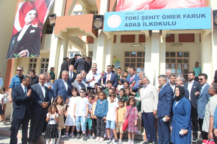 Bakan Tekin: Gelin, Bu Yükü Hep Beraber Kaldıralım