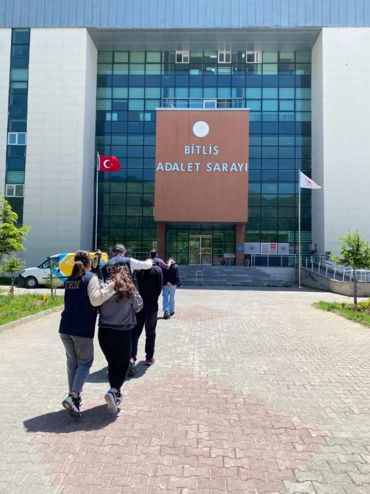 Bitlis Merkezli 7 İlde Fetö Operasyonu: 9 Gözaltı
