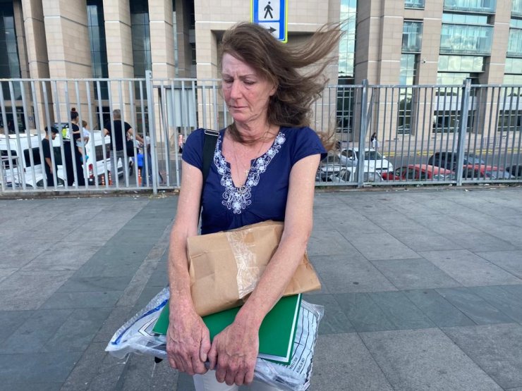 İngiliz Anne İntihar Ettiği Söylenen Kızının Eşyalarını Üç Yıl Sonra Teslim Aldı