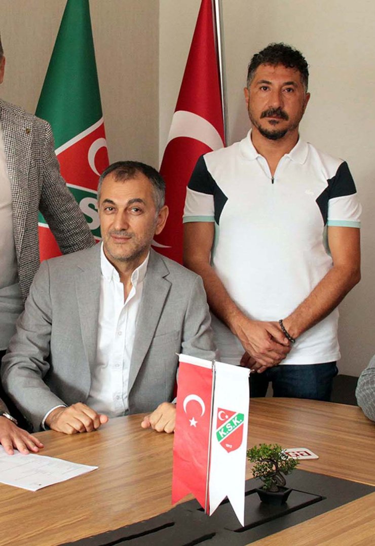 Karşıyaka'da Gültekin Ve Dal İstifa Etti