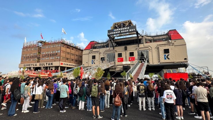 Liseye Dönüştürülen Rauf Bey Gemisi’nde İlk Ders Zili Çaldı