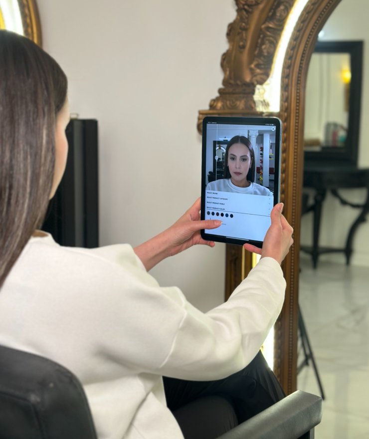 Vodafone Business, ‘Dijital Ayna’ İle Makyaj Ve Teknolojiyi Birleştirdi