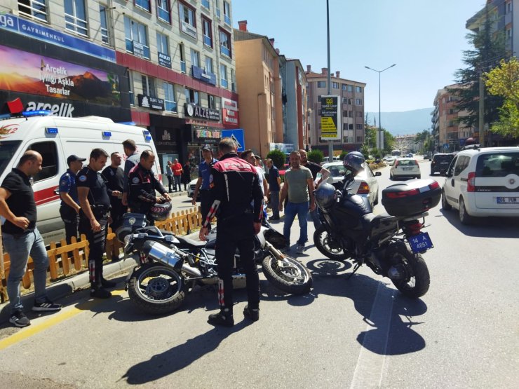 Yunus Timinin Motosikleti Otomobile Çarptı; 2 Polis Yaralı
