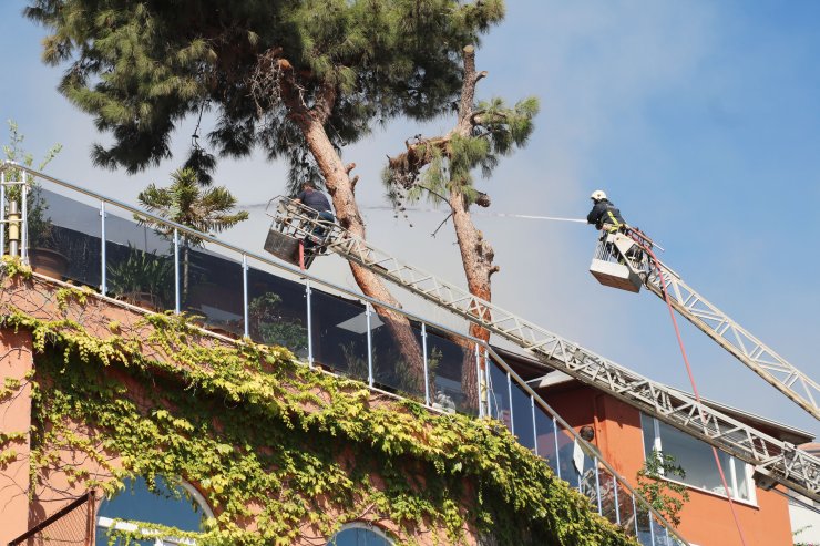 Boş Arazide Çıkan Yangın Villaya Sıçradı