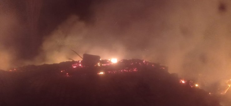 Çorum’da Köyde Yangın; 2 Ev İle Samanlık Kullanılamaz Hale Geldi