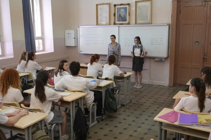 Dönence Dizi Seti Atatürk’ün Ziyaret Ettiği Tarihi Liseye Konuk Oldu