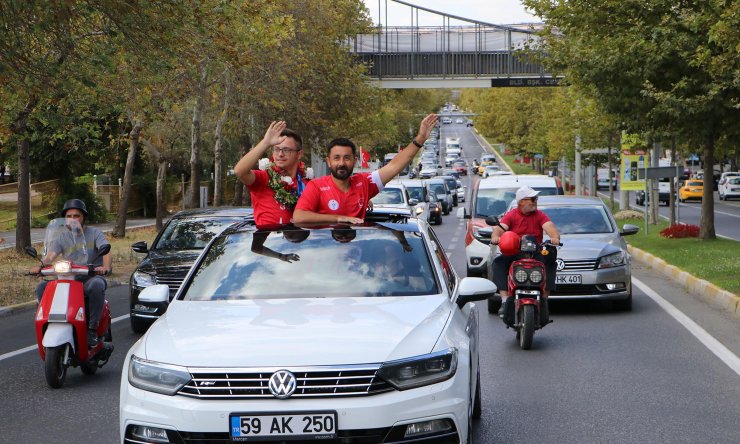Down Sendromlu Rekortmen Avrupa Şampiyonu Emirhan'a Özel Karşılama