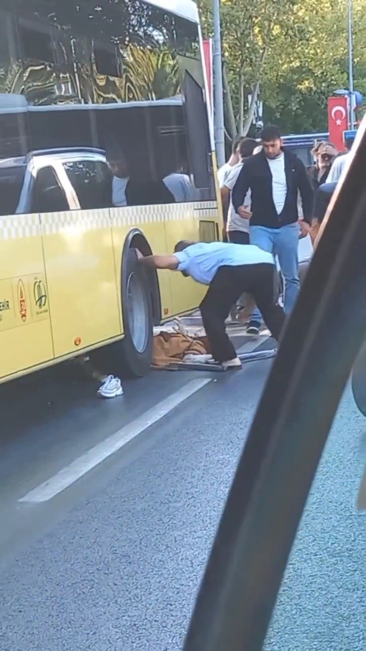 Fatih'te Motosiklet İett Otobüsüne Çarptı: Hamile Kadın Otobüsün Altında Kaldı