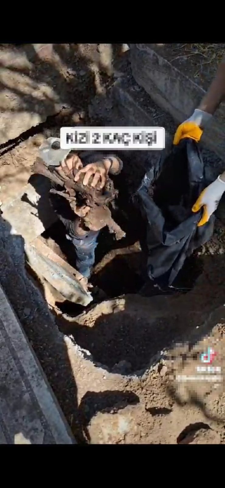 İkinci Defin İçin Kabirden Çıkardığı Kemikleri Fırlattığı Görüntüler Tepki Çekti