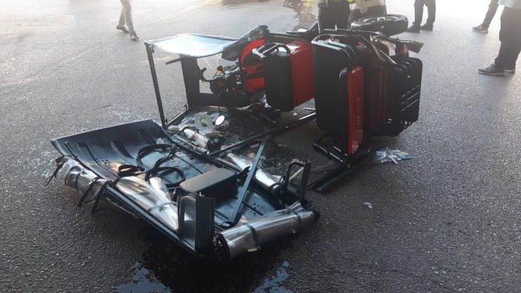 Otomobille Çarpışan Triportördeki Çift, Ağır Yaralandı