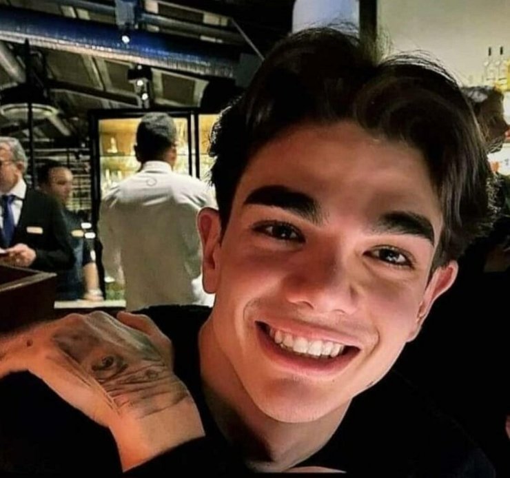 Tatil Yaptığı Simi Adası’nda Denizde Kalp Krizi Geçiren 19 Yaşındaki Demir, Öldü