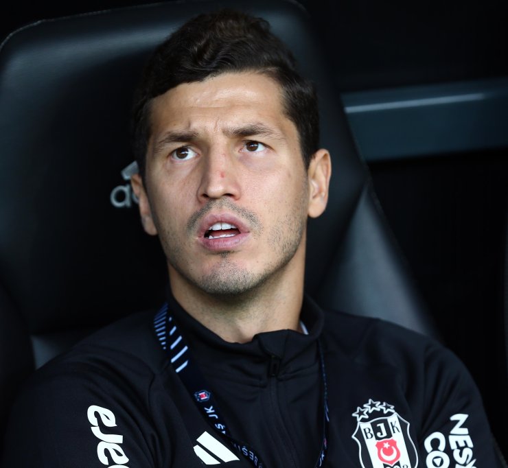 Beşiktaş'ta Necip, Mert Ve Gedson'un Ardından Sırada Cenk Ve Salih Var