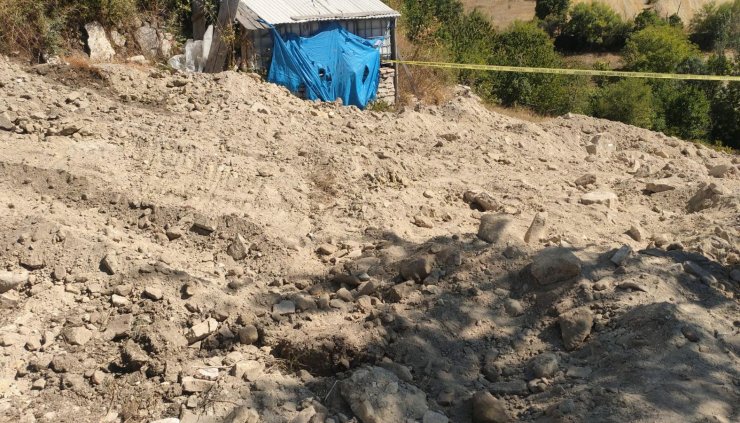 Ekskavatörle Kaçak Kazı Yapan 11 Kişiye Suçüstü