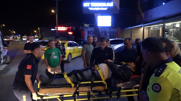 Hatalı Sollama Yapan Motosikletin Otomobile Çarptığı Kaza Kamerada; 2 Yaralı