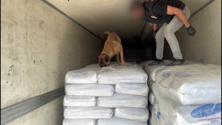 Tır'daki Uyuşturucuyu 'İka' Buldu