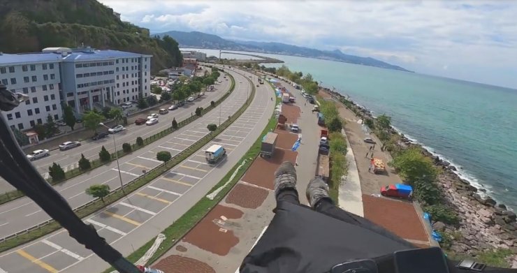 Yamaç Paraşütüyle Fındık Harmanına İndi; O Anlar Kamerada