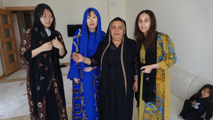 Yüksekovalı Vekalet, Güney Koreli Ve Azerbaycanlı Öğrencileri Evinde Misafir Etti