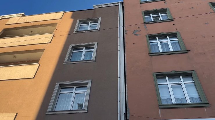 Arnavutköy'de İnşaat Çalışması Sırasında Hasar Oluşan 4 Katlı Bina Tahliye Edildi