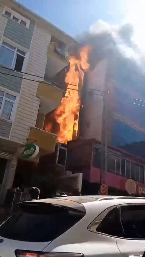 Ataşehir'de 5 Katlı Binada Yangın-1