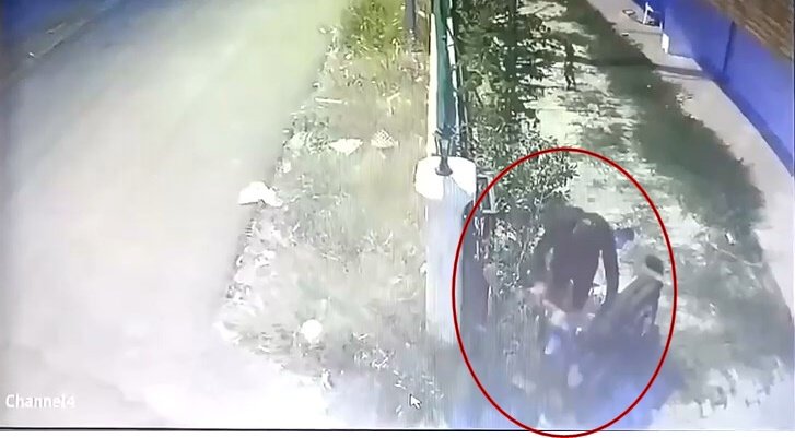 Direğe Kilitli Motosikletin Çalınma Anı Kamerada