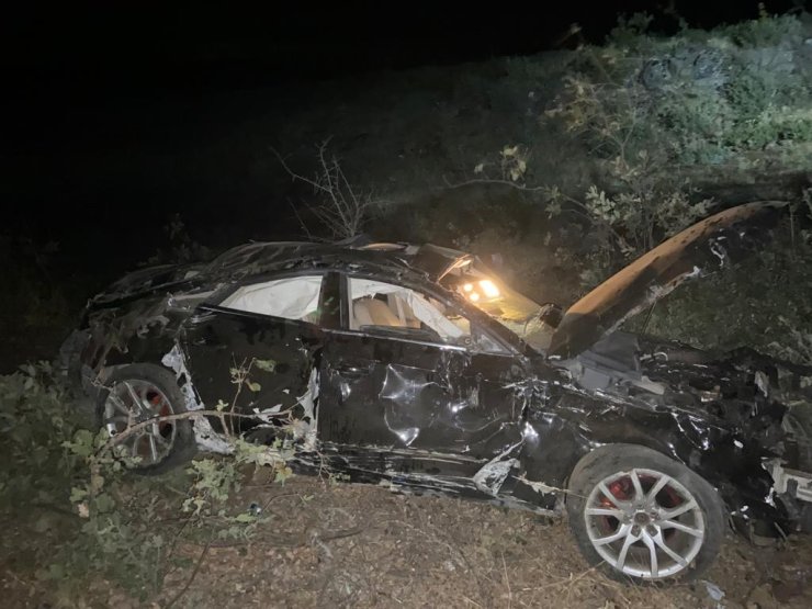 Diyarbakır’da Otomobil Şarampole Devrildi: 2 Yaralı