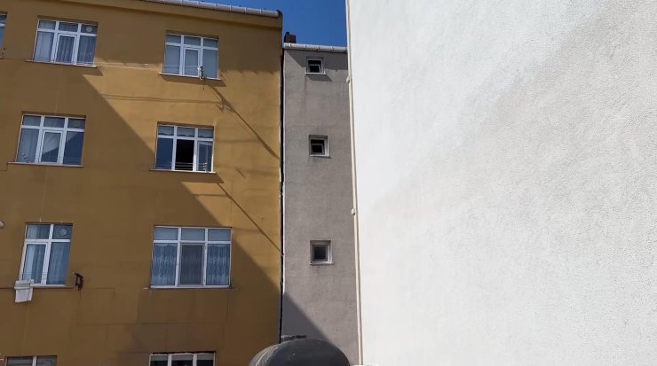 (Ek Bilgi Ve Fotoğrafla) Arnavutköy'de İnşaat Çalışması Sırasında Hasar Oluşan 2 Bina Mühürlendi