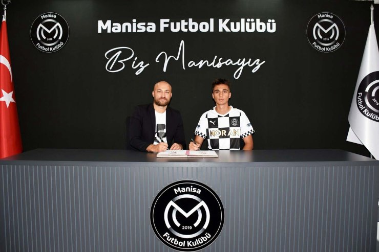 Manisa Fk'da Emre Akboğa Profesyonel Oldu