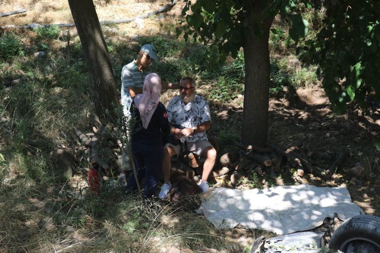 Otomobil Dere Yatağına Düştü; Sürücü Yaralı