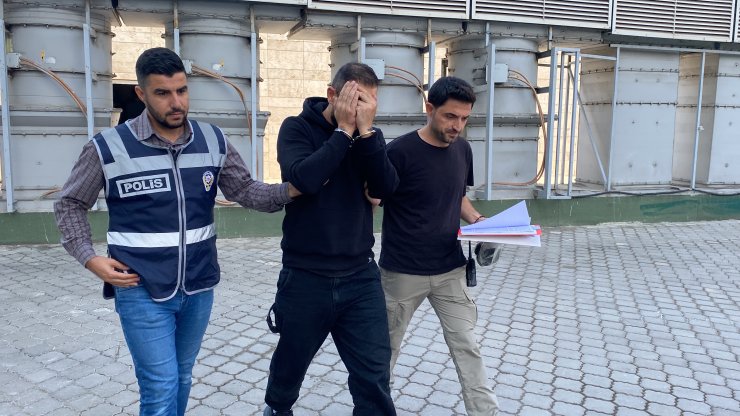 Silah Kabzasıyla Kafasına Vurup, Telefon Ve Parasını Aldılar