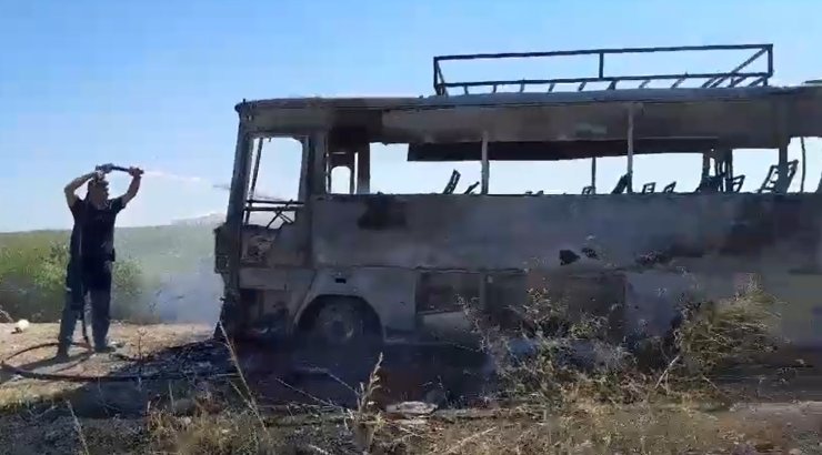 Tarım İşçileri, Şoförüyle Tartıştıkları Midibüsü Yaktı