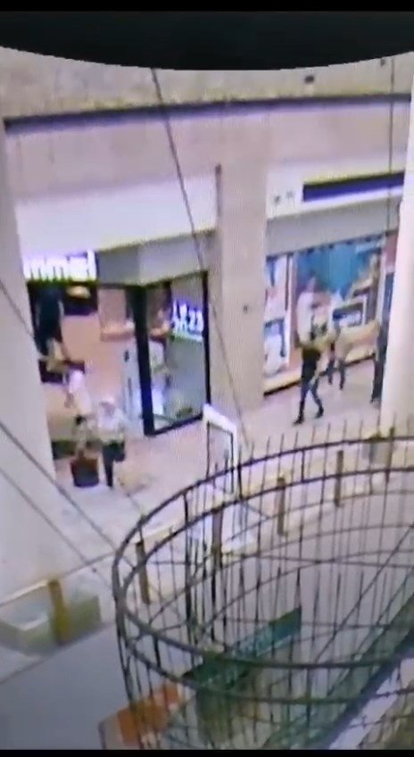 Bayrampaşa'da Avm'de Teröristin Çantasındaki Patlamanın Görüntüleri Ortaya Çıktı