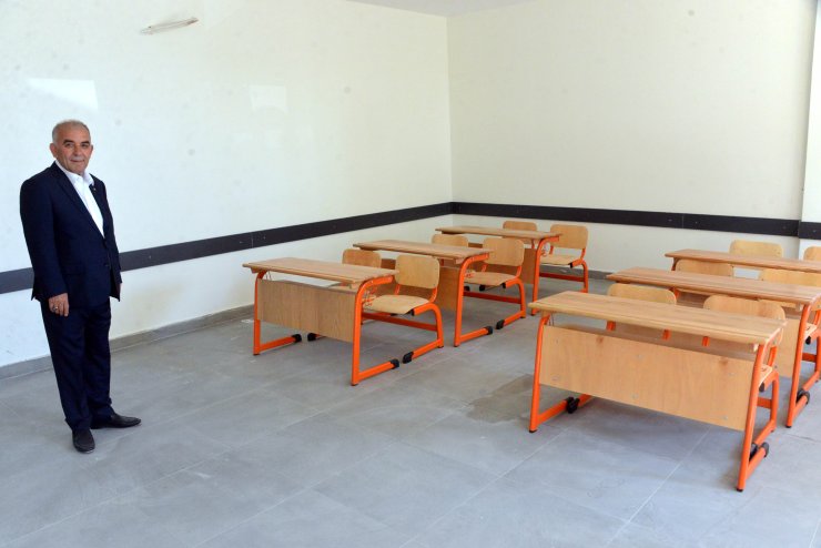 Depremin Merkez Üssünde Yapılan İlk Okul Törenle Açıldı