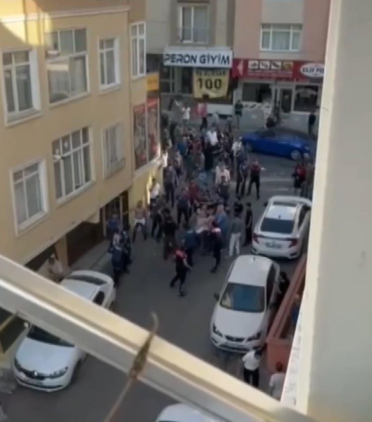 (Ek Bilgilerle) Maltepe'de Yol Verme Kavgası: 1 Ölü, 2 Yaralı