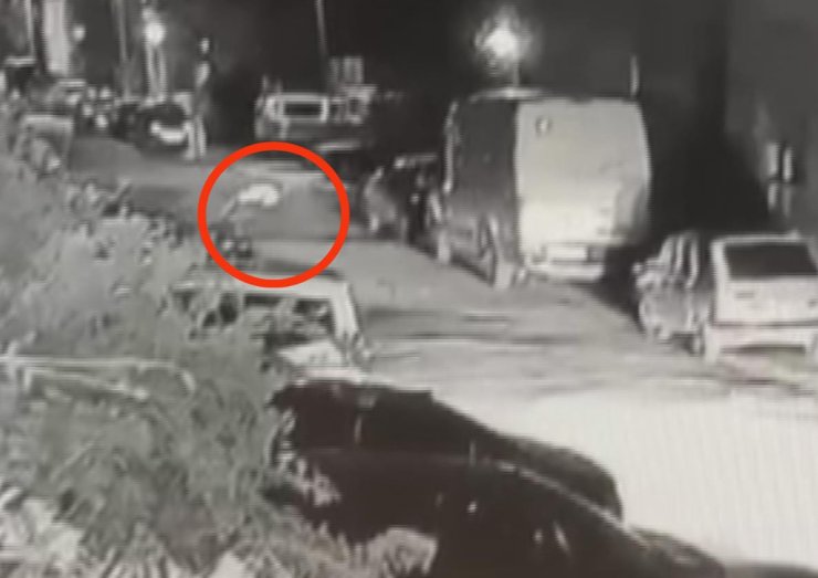 Konya'da 2 Genç Kız Sevgililerine Mesaj Gönderip, 15 Katlı Binanın Çatısından Atladı