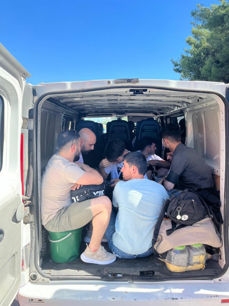 Muğla'da 128 Kaçak Göçmen Yakalandı, 10 Organizatör Şüphelisi Tutuklandı