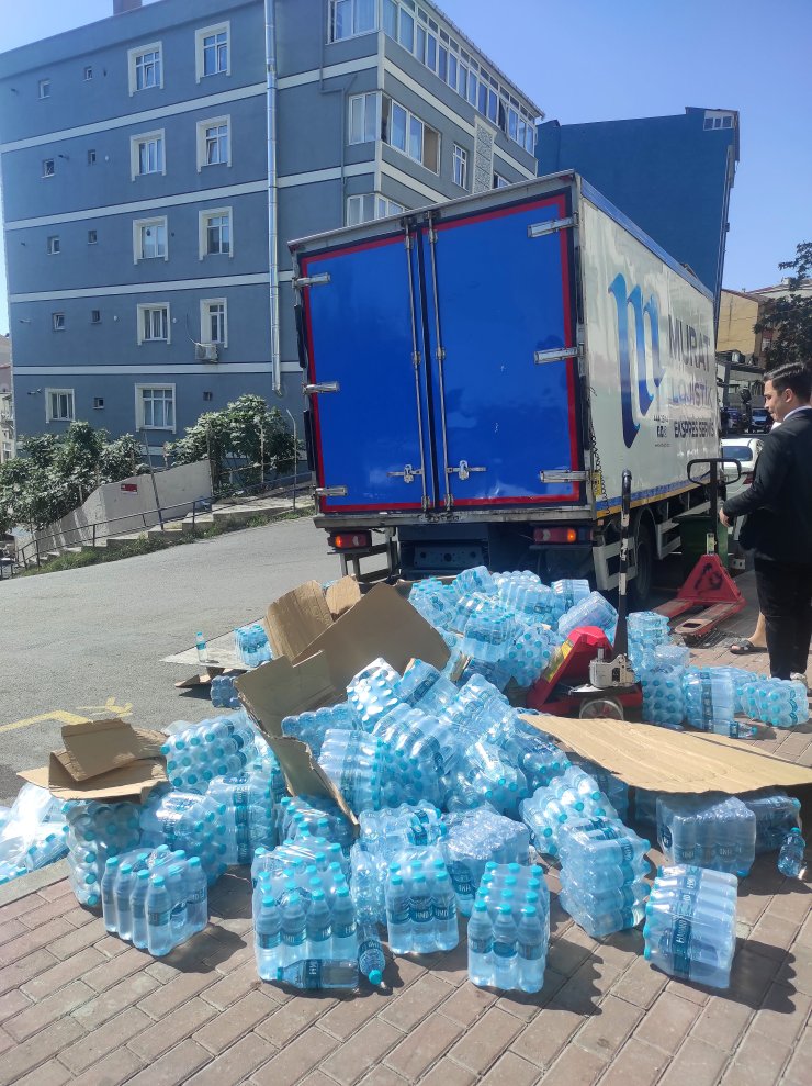 Sarıyer'de Kamyonet Şoförü Devrilen Paletteki Suların Altında Kaldı