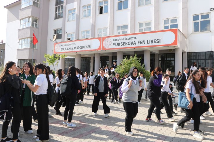 Yüksekova'da Başka Okulun Binasında Eğitim Gören Fen Lisesi Öğrencilerinden Bakan Tekin’e Mektup