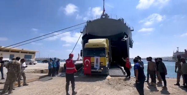 Bakan Koca: 148 Kişilik Takviye Ekibimiz Ve Ekipman Desteğimiz Libya'ya Ulaştı