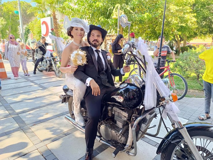 Gelini Motosiklet Konvoyu Eşliğinde Aldı