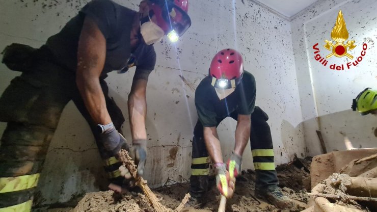 İslami Yardım Kurumu: Derne Kenti Ölüm Kokuyor