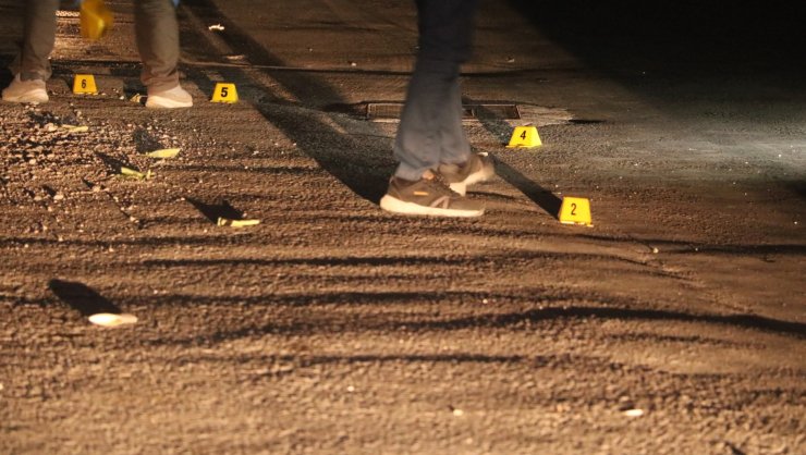 Sokakta Karşılaştığı Husumetlisine Kurşun Yağdırdı