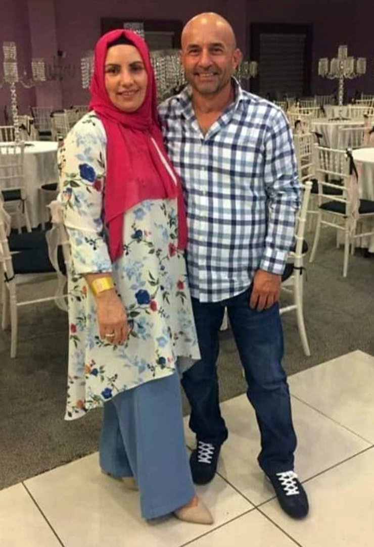 Üvey Kardeşi Ve Onun Eşini, Evini Taşladıkları İçin Öldürdüğünü Öne Sürdü