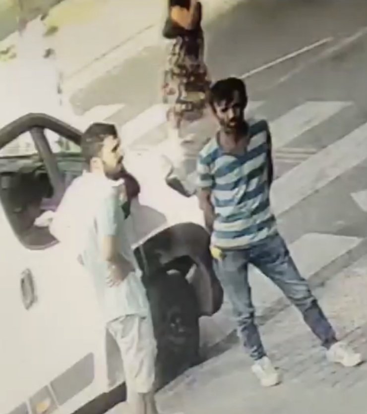 Gaziosmanpaşa'da Minibüsteki Cep Telefonunu Böyle Çaldı