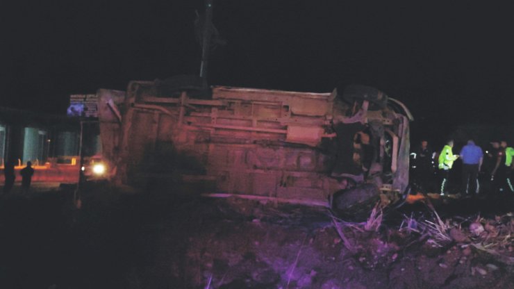 Hafif Ticari Araç Devrildi; Sürücü Öldü, 4 Çocuğu Yaralı