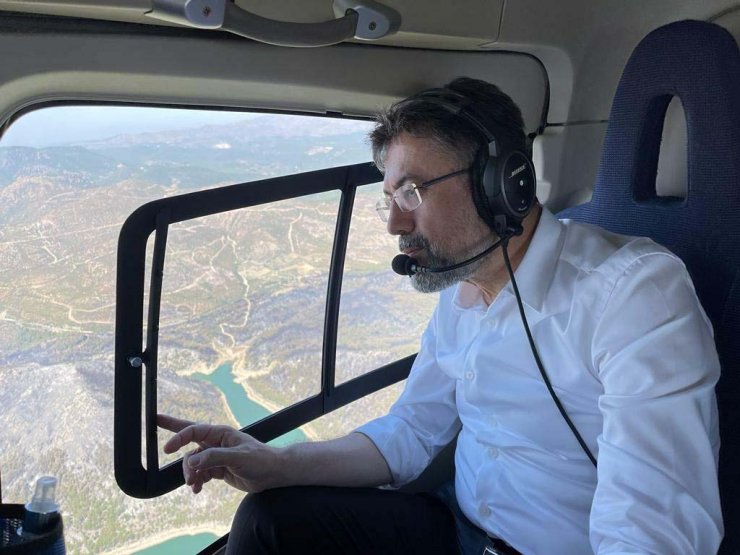 İzmir'deki Orman Yangınında 2'nci Gün; Baraja Düşen Helikopterdeki 3 Mürettebat Aranıyor (4)