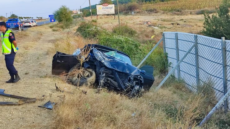 Minibüse Çarpan Otomobilin Hız Kadranı 240 Kilometrede Takılı Kaldı: 3 Ölü, 3 Yaralı